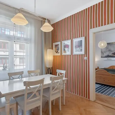 Cozy 2 Bedroom Flat In Praga