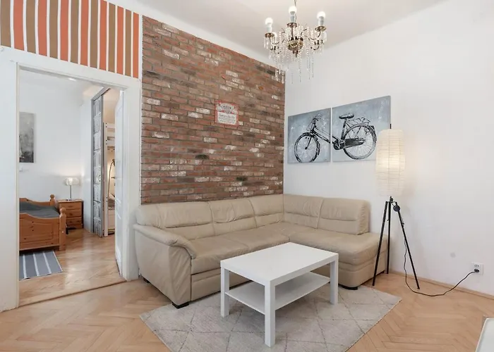 Cozy 2 Bedroom Flat In