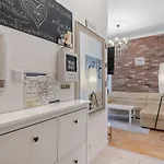 Cozy 2 Bedroom Flat In