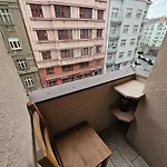 Cozy 2 Bedroom Flat In Apartment Prague