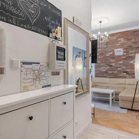 Cozy 2 Bedroom Flat In
