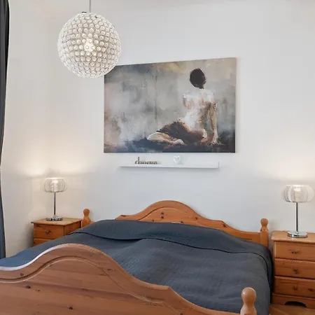Cozy 2 Bedroom Flat In *