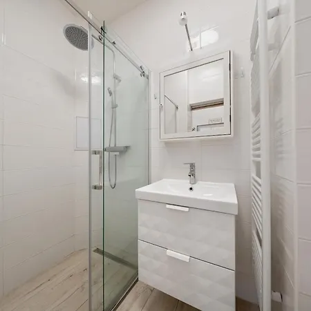 Cozy 2 Bedroom Flat In * Prag