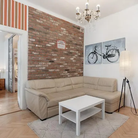 Cozy 2 Bedroom Flat In